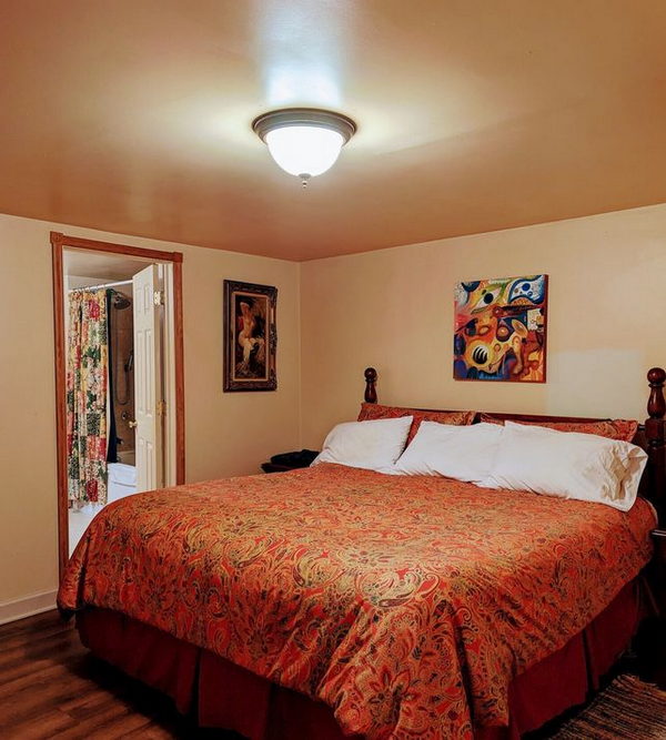 Atlanta Motel - Real Estate Photos (newer photo)